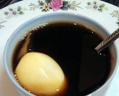 紅糖水煮雞蛋致癌？中老年十月易感謠言盤(pán)點(diǎn)